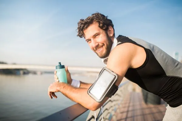 hombre descanso deporte aire libre