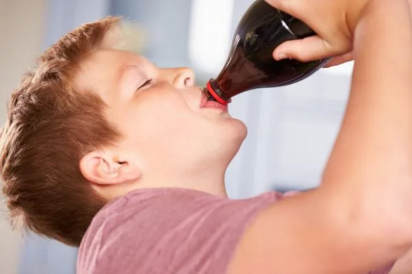 obesidad infantil niño gaseosa