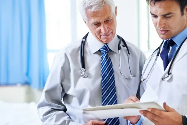 medicos de la red debatiendo diagnostico y tratamiento